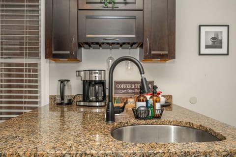 La Dolce Vita Retreat w Hot Tub House in Short North