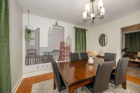 La Dolce Vita Retreat w Hot Tub House in Short North