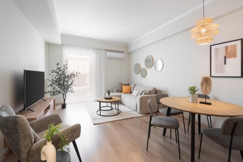 TV and multimedia, Living room, Seating area, Dining area, air conditioner