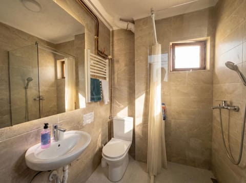 Golden Bay Apartment Hostel in Dobrota