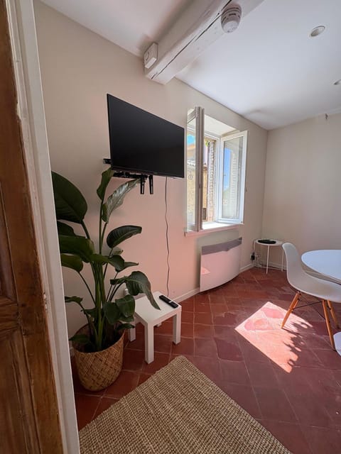 Charmant 2 pièces avec vue Mer au coeur du village Apartment in Cagnes-sur-Mer