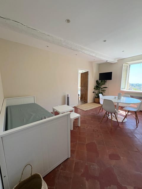 Charmant 2 pièces avec vue Mer au coeur du village Apartment in Cagnes-sur-Mer