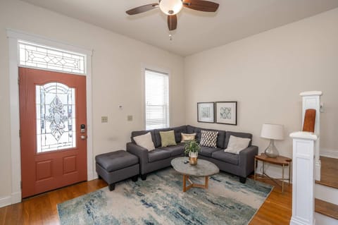 Cityscape Escape - Local Eateries House in Cincinnati