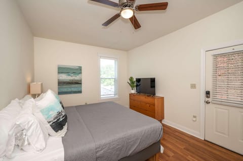 Cityscape Escape - Local Eateries House in Cincinnati