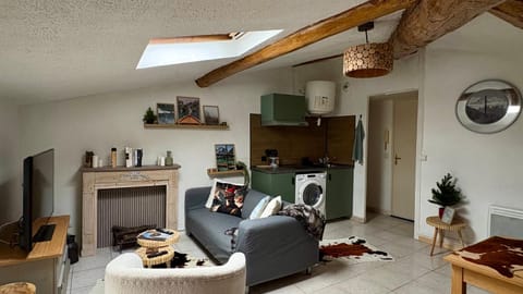 Kitchen or kitchenette, Seating area
