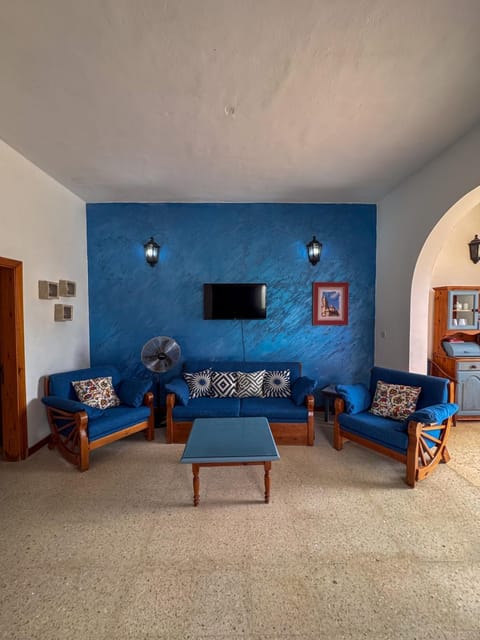 TV and multimedia, Living room, Seating area, Evening entertainment