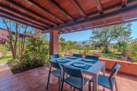 Property building, Balcony/Terrace, Living room