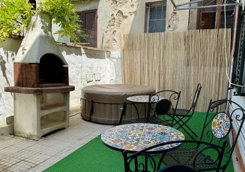 Day, Garden, Living room, Seating area, Dining area, Swimming pool