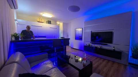 TV and multimedia, Living room, Seating area, Evening entertainment