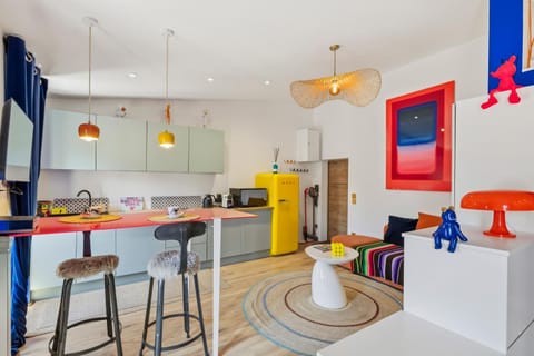 Kitchen or kitchenette, Living room