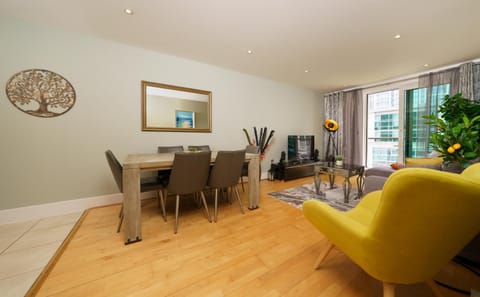 Living room, Seating area, Dining area