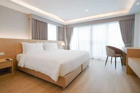 Bed, View (from property/room), Photo of the whole room, Seating area, Bedroom