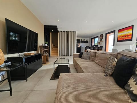 TV and multimedia, Living room, Seating area