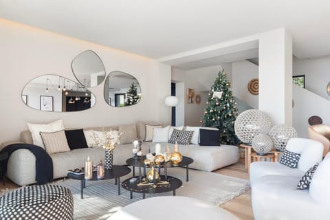 Seating area, Dining area