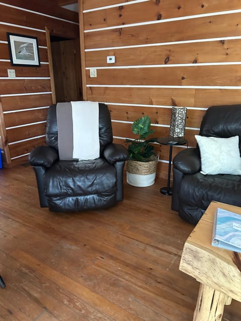 River Front Year Round Cottage House in Wellesley Island