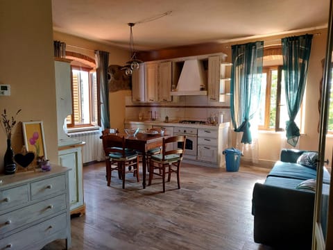 Kitchen or kitchenette, Living room, Seating area, dishwasher, oven