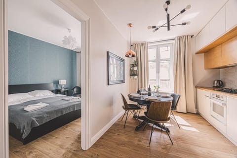Bed, Kitchen or kitchenette, Photo of the whole room, Dining area, Bedroom
