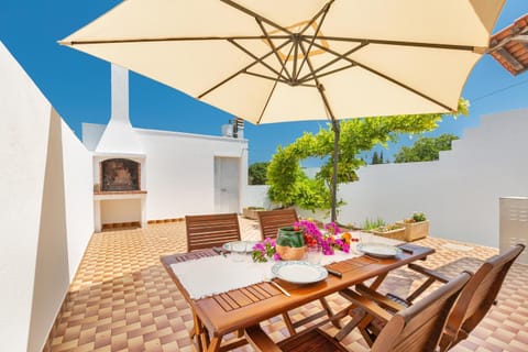 Patio, Spring, Day, Garden, Dining area, Garden view