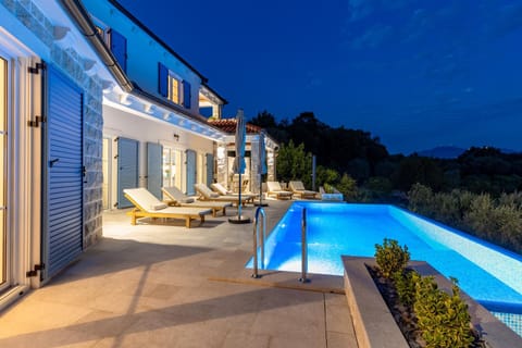Balcony/Terrace, Swimming pool