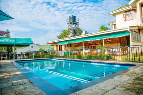 Property building, Day, Pool view, Swimming pool, sunbed