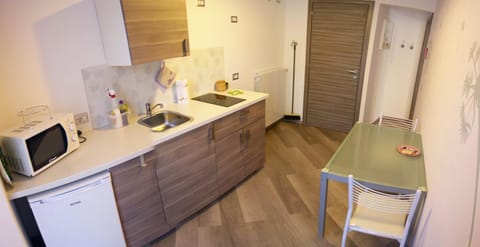 Kitchen or kitchenette, Seating area, Dining area