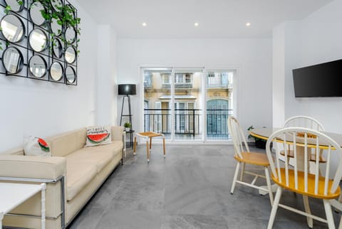 Living room, Seating area, Dining area
