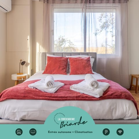 Shower, Bed, Bedroom