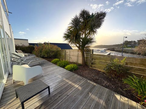 Patio, Day, Natural landscape, View (from property/room), Balcony/Terrace, Sea view