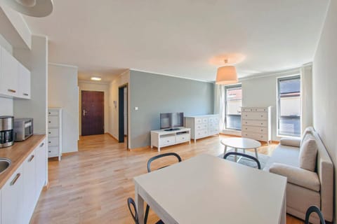 Bed, TV and multimedia, Kitchen or kitchenette, Living room, Seating area, Dining area