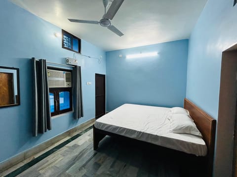 Bed, air conditioner