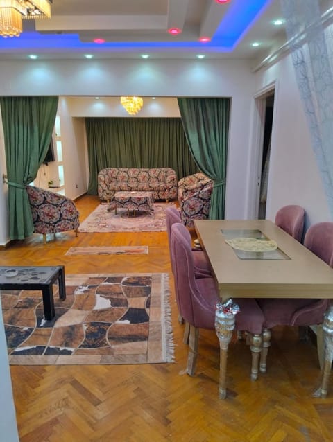 Living room, Seating area, Dining area