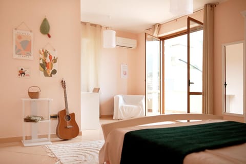 Bed, Bedroom, air conditioner