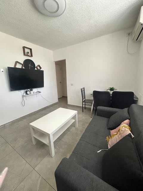 TV and multimedia, Seating area, air conditioner