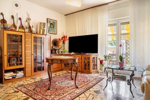 Property building, Living room