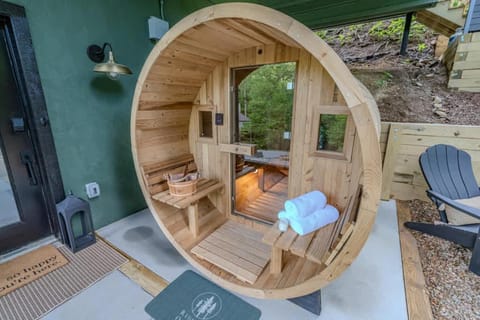 Stunning Views Private Sauna Fireplace Fire Pit House in Sugar Mountain