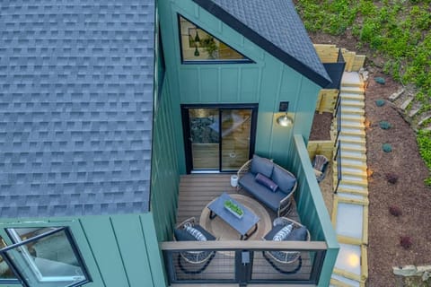 Stunning Views Private Sauna Fireplace Fire Pit House in Sugar Mountain