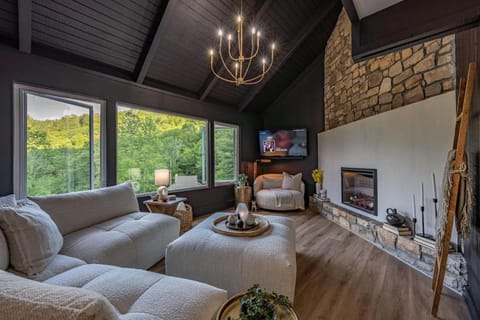 Stunning Views Private Sauna Fireplace Fire Pit House in Sugar Mountain