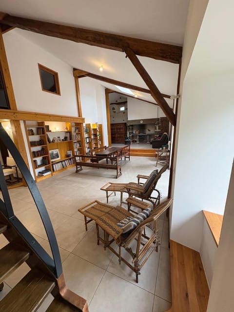Library, Seating area, fireplace, internet, pet friendly