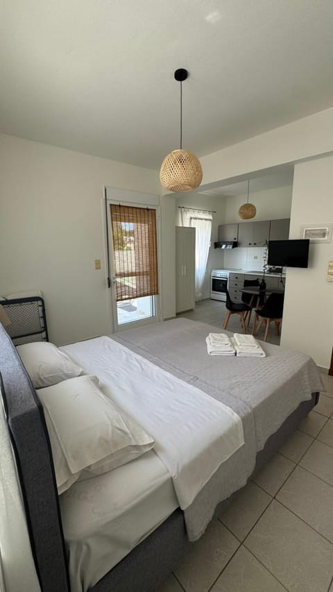 Bed, Kitchen or kitchenette