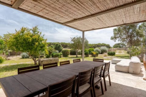 Patio, Day, Garden, Dining area, Garden view
