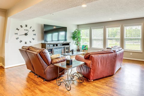 Fire Pit and BBQ Lake Guntersville Family Home House in Alabama