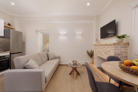 TV and multimedia, Seating area, Dining area