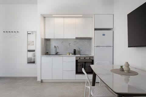 Coffee/tea facilities, Dining area, oven, stove