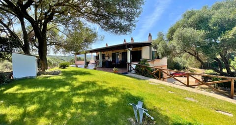 Property building, Day, Natural landscape, Garden, Garden view