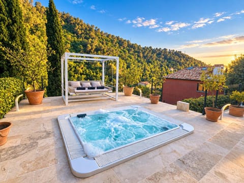 Day, Natural landscape, Hot Tub, Hot Tub, Mountain view, Pool view, sunbed