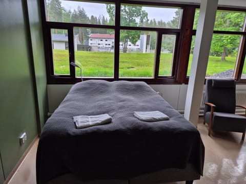 Bed, Garden view, towels