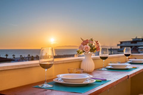 Natural landscape, Balcony/Terrace, Balcony/Terrace, Food and drinks, Sea view, Sunset