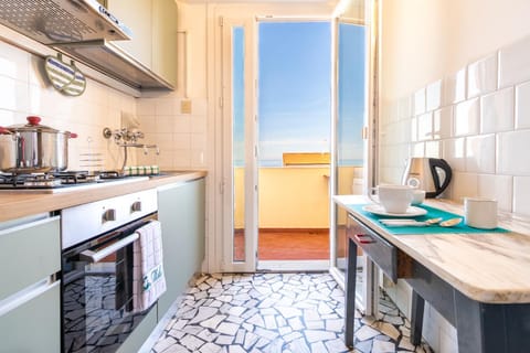 Kitchen or kitchenette, Dining area, dishwasher, stove