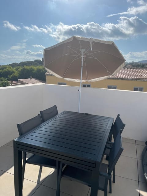 Balcony/Terrace, Dining area