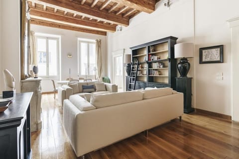 Luxury Nest in Historic Florence Apartment in Florence